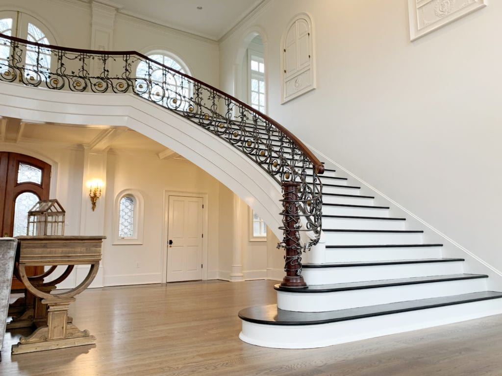 living room painted in Benjamin Moore Swiss coffee OC-45 interior painting service