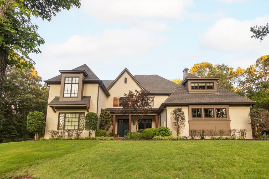 a painted house in collierville tn using breatheable brick paint and benjamin Moore