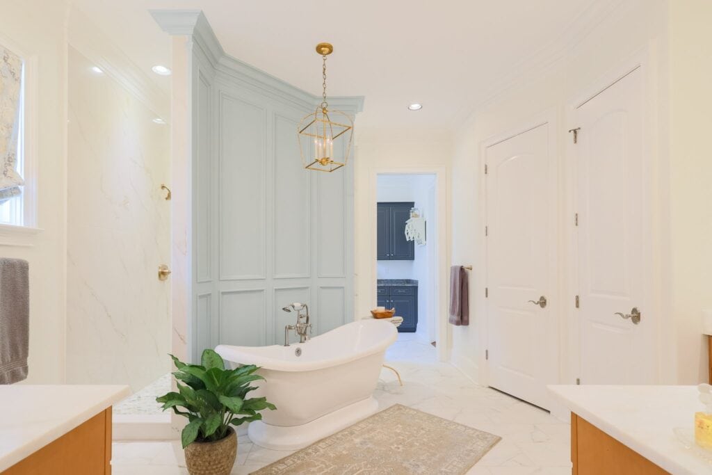 benjamin moore smoke 2122-40 bathroom interior painting service